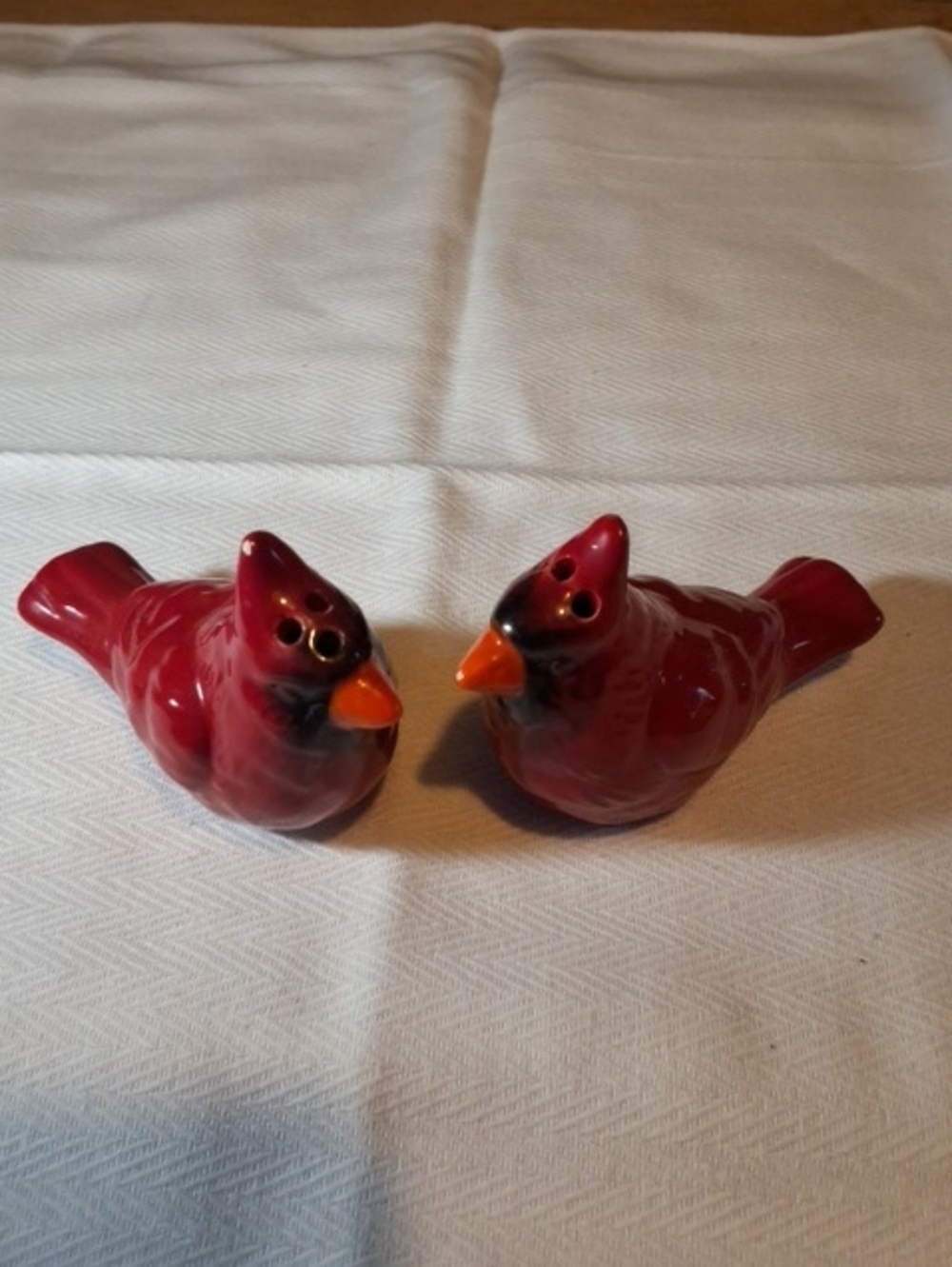 Red Ceramic Cardinal Salt and Pepper Shaker Set - Decorative Bird Tableware
